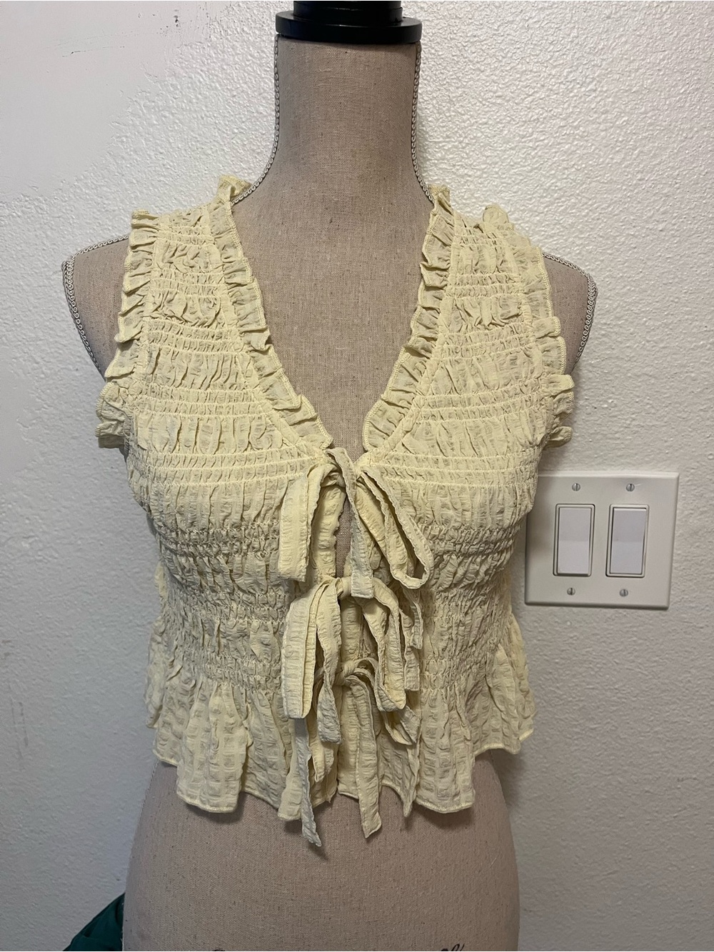 American Eagle Outfitters Cream Ruffle Tie-Front Cropped Camisole